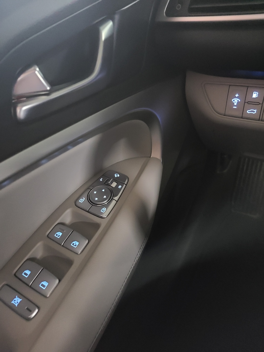 22kmd3c19qnx.jpg