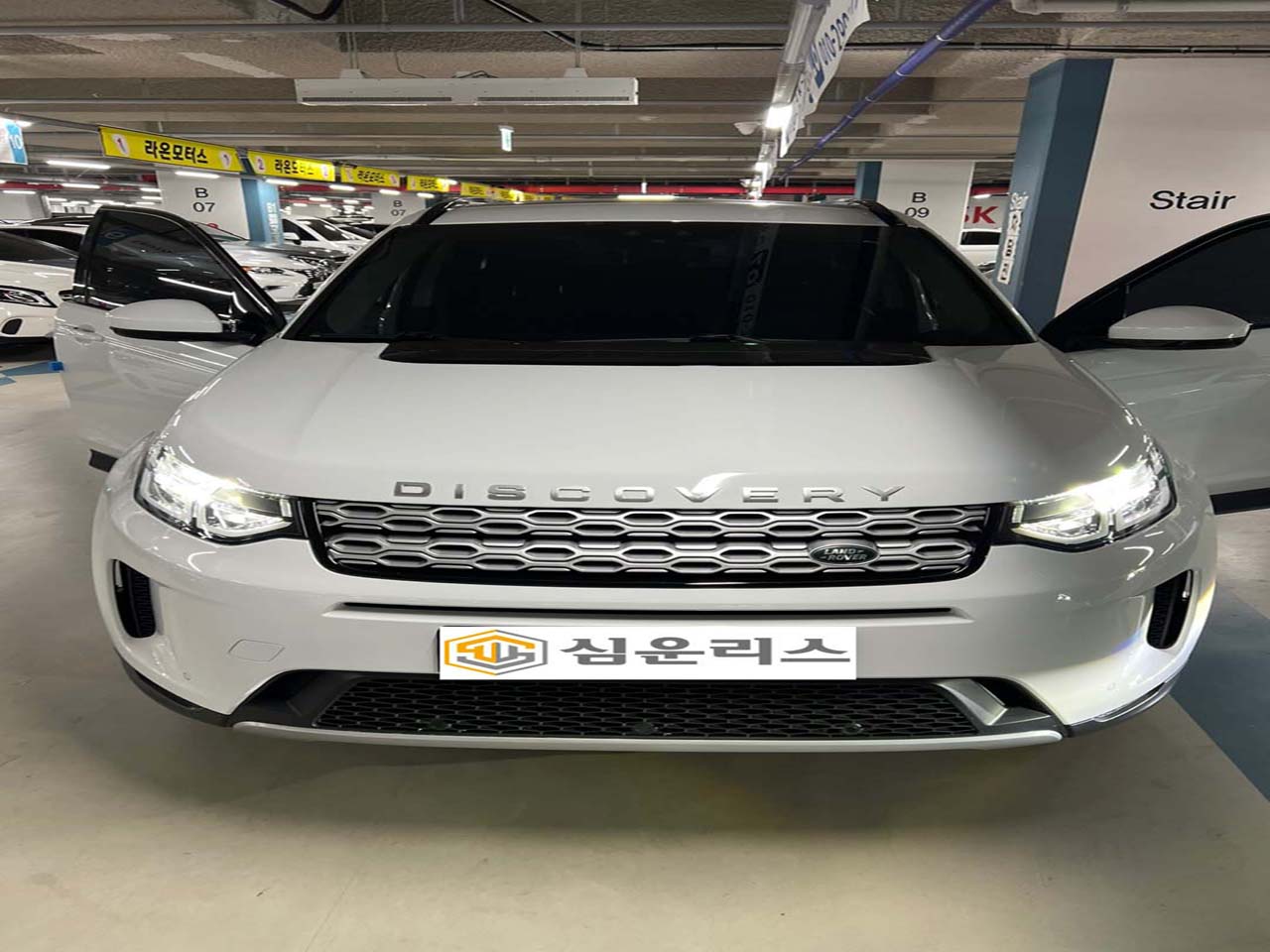 가족이 더 좋아할 랜드로버 디스커버리 스포츠 중고차리스